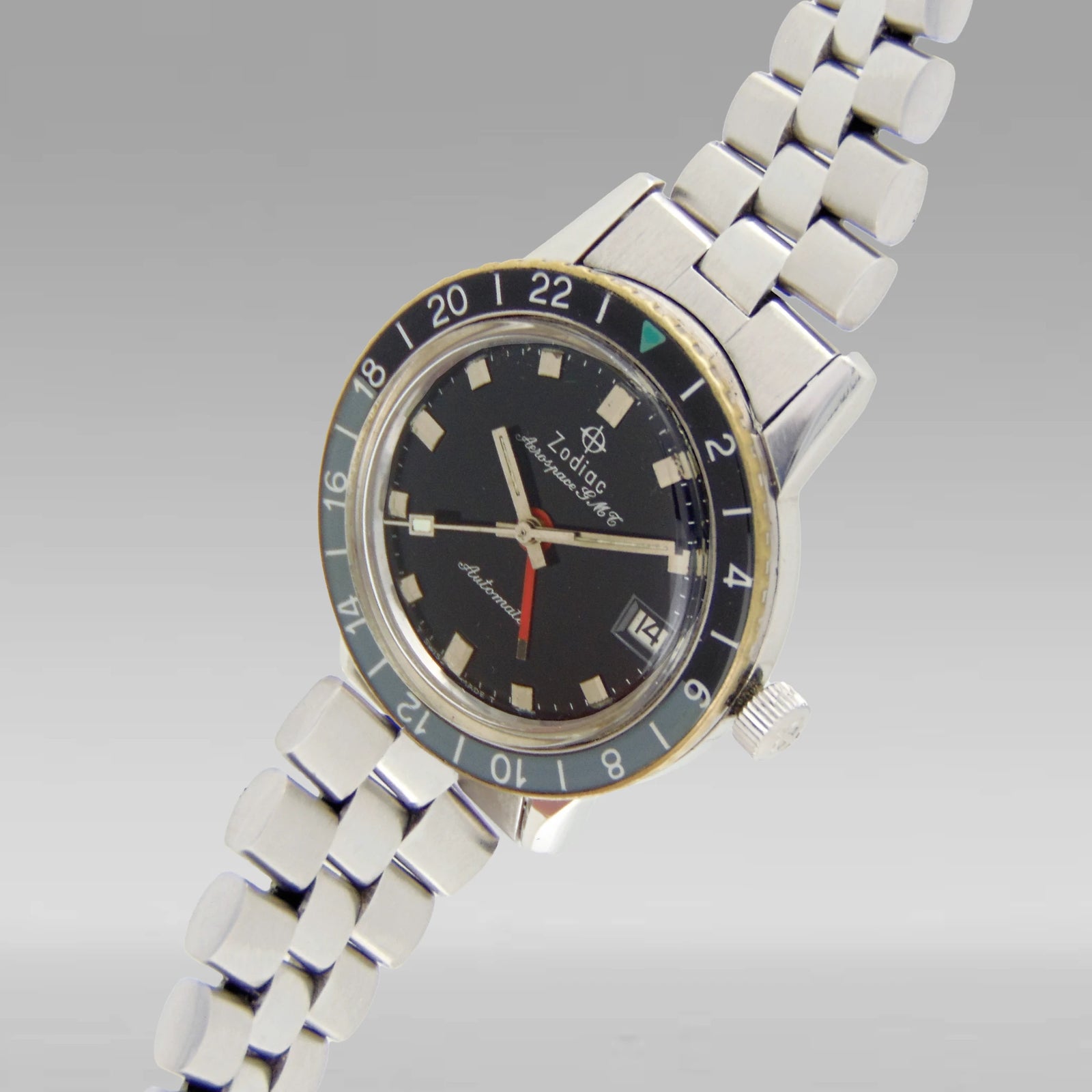 1960s Zodiac Aerospace GMT Vintage Automatic Movement Ref. 752-834B with glossy black dial and bi-directional bezel in stainless steel for sale on Vintage Watch Leader Professional Dealer