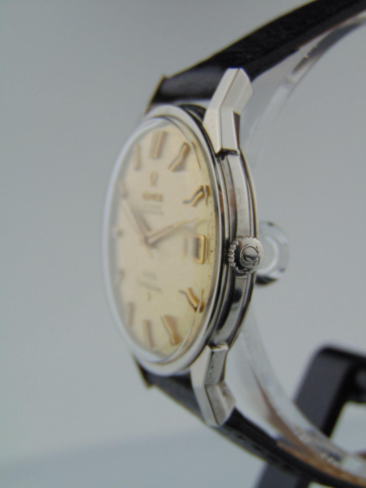 Omega - Ref. 168.005 A very fine and rare stainless steel Meister Constellation - Vintage Watch Leader