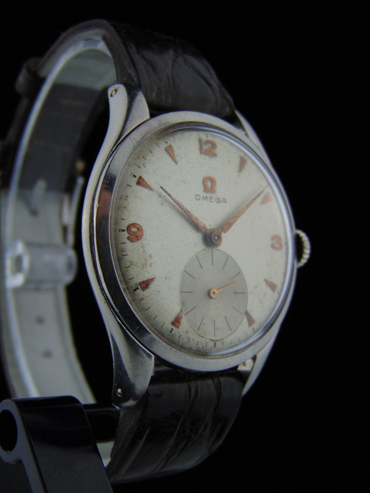 Omega - Ref. 2505 A very fine, oversize and stainless steel wristwatch with box - Vintage Watch Leader